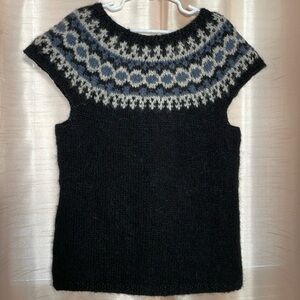 Handknitted children’s sleeveless sweater, made of pure Icelandic wool.